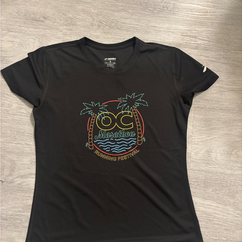 Brookes black running Women's Top size small